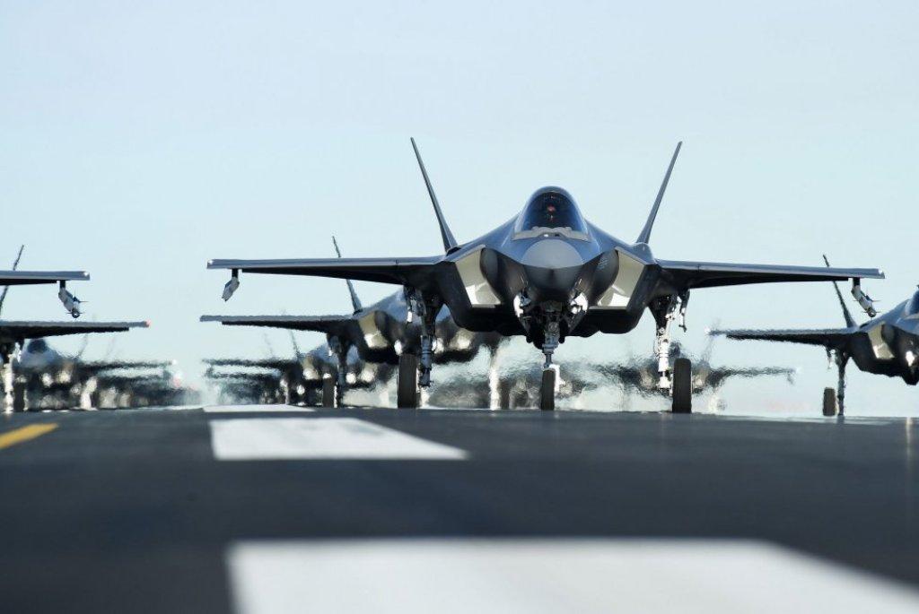Lockheed, Raytheon: 2 cổ phiếu quốc phòng để đầu tư an toàn trong năm 2022