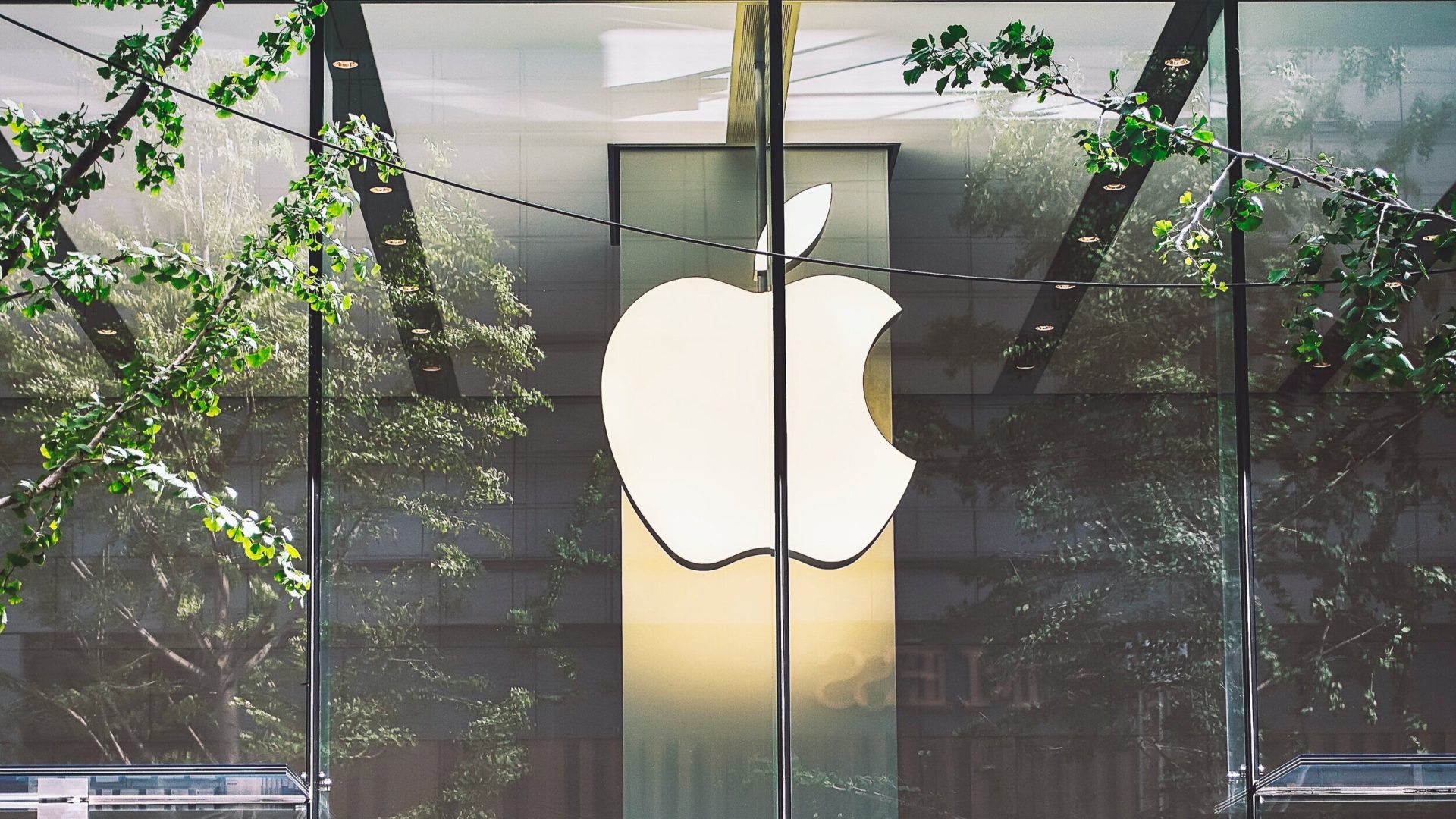 Hướng dẫn đầu tư cổ phiếu Apple: có nên mua trước sự kiện ra mắt iPhone, iPad mới?