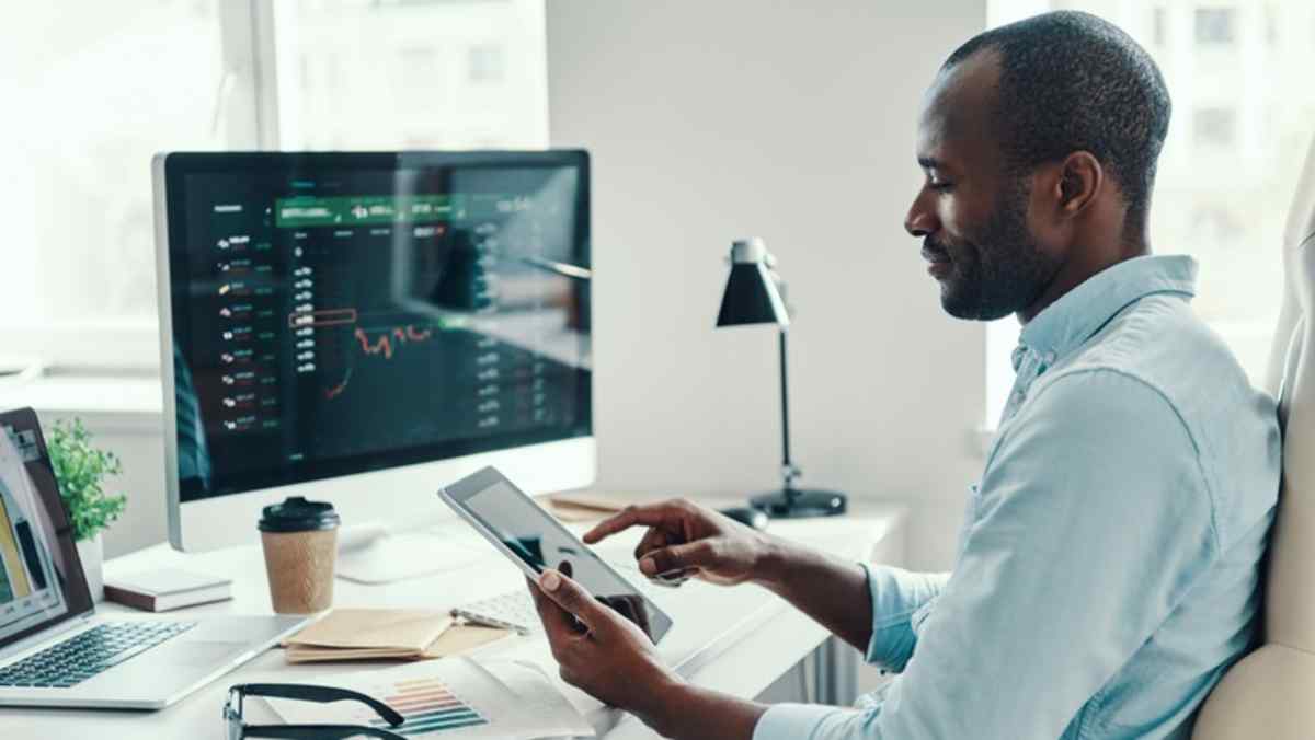 Hướng dẫn đầu tư cổ phiếu Apple: cạm bẫy của việc nghe theo ý kiến chuyên gia