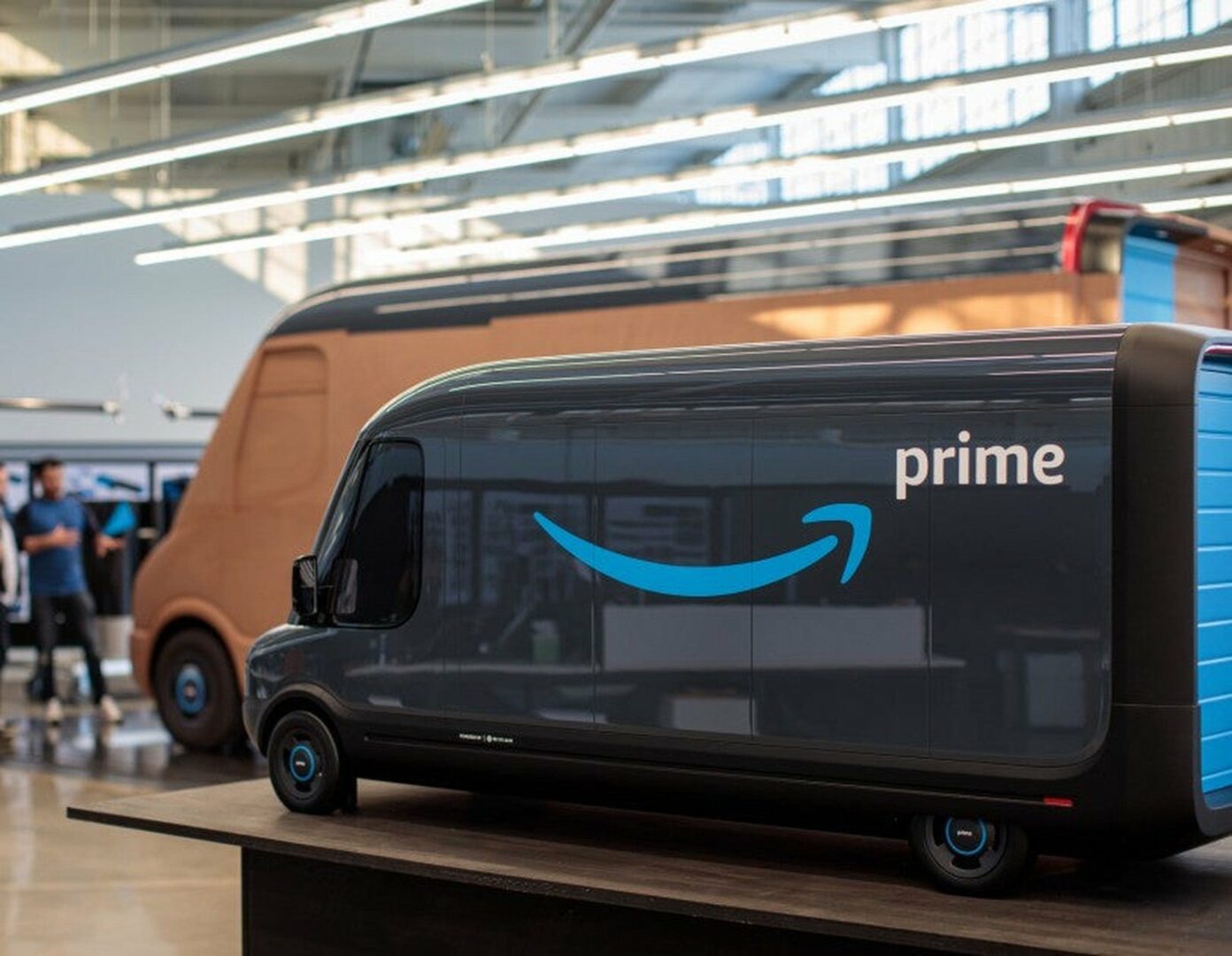 Cổ phiếu Amazon tăng vọt sau thông tin phân tách 20 ăn 1. Có nên mua vào?