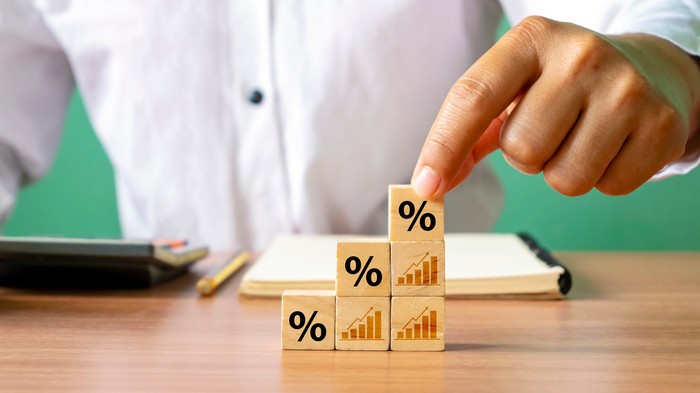 Abbvie, Verizon: 2 cổ phiếu của Buffett để mua và giữ bất kể thị trường ra sao