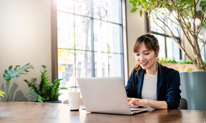 Microsoft, Apple: 2 cổ phiếu vừa tăng trưởng vừa mang lại cho bạn rất nhiều tiền mặt