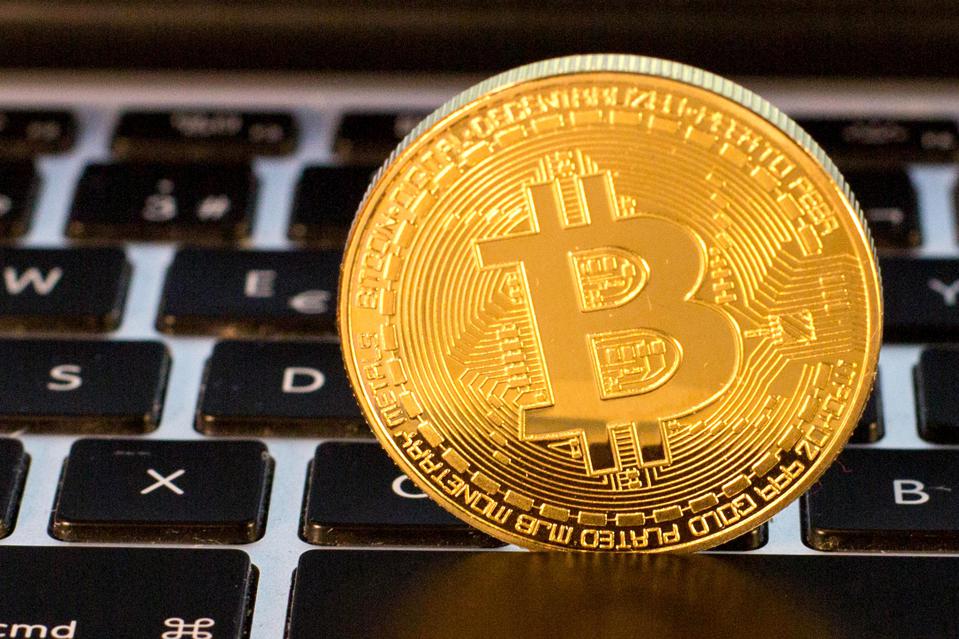 Bitcoin dừng bước dưới ngưỡng kháng cự 48.000 USD