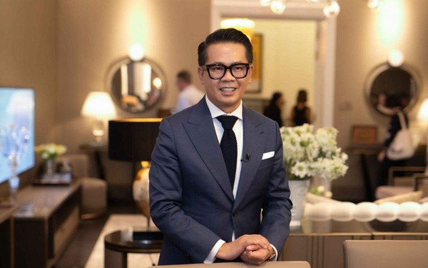 Quách Thái Công đáp trả: Khi không phải tự xách vali đi du lịch nữa thì mới xài vali Louis Vuitton được