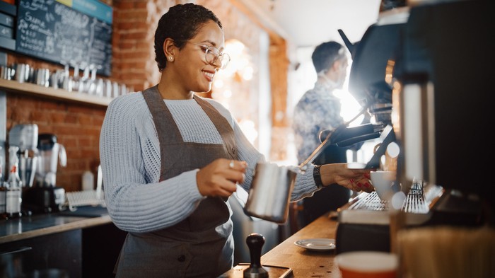 Starbucks tạm ngừng chương trình mua lại cổ phần – nên mua hay bán cổ phiếu?