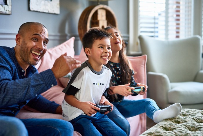 Ông vua cổ phiếu meme GameStop thông báo phân tách; nhà đầu tư có nên mua?