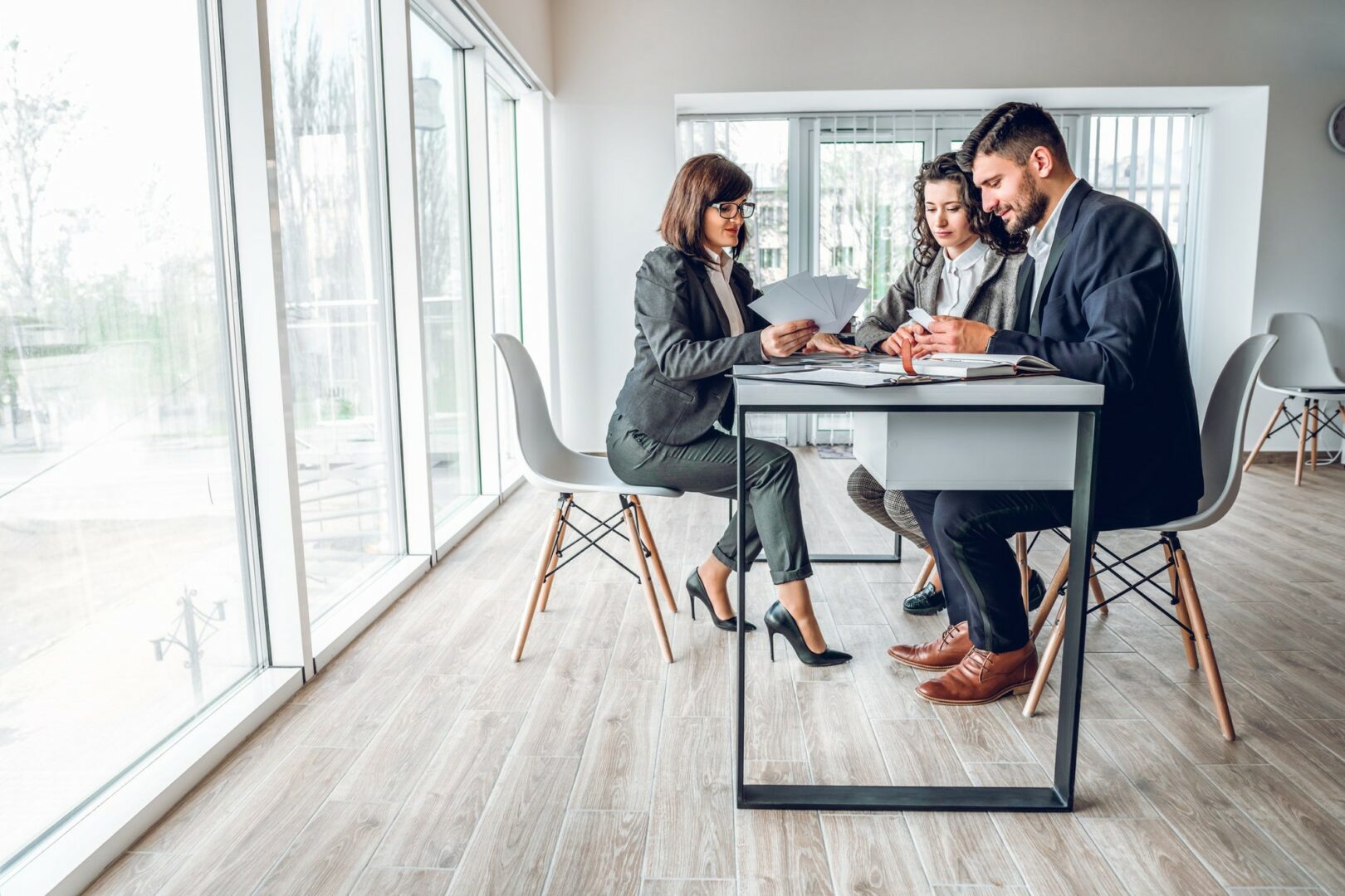 Săn cổ phiếu: Mua con gì giữa thị trường đỏ lửa?
