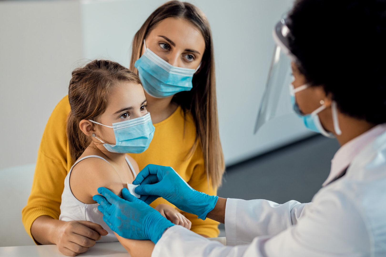CDC khuyên nên tiêm vaccine Pfizer liều thứ ba cho trẻ em từ 5-11 tuổi