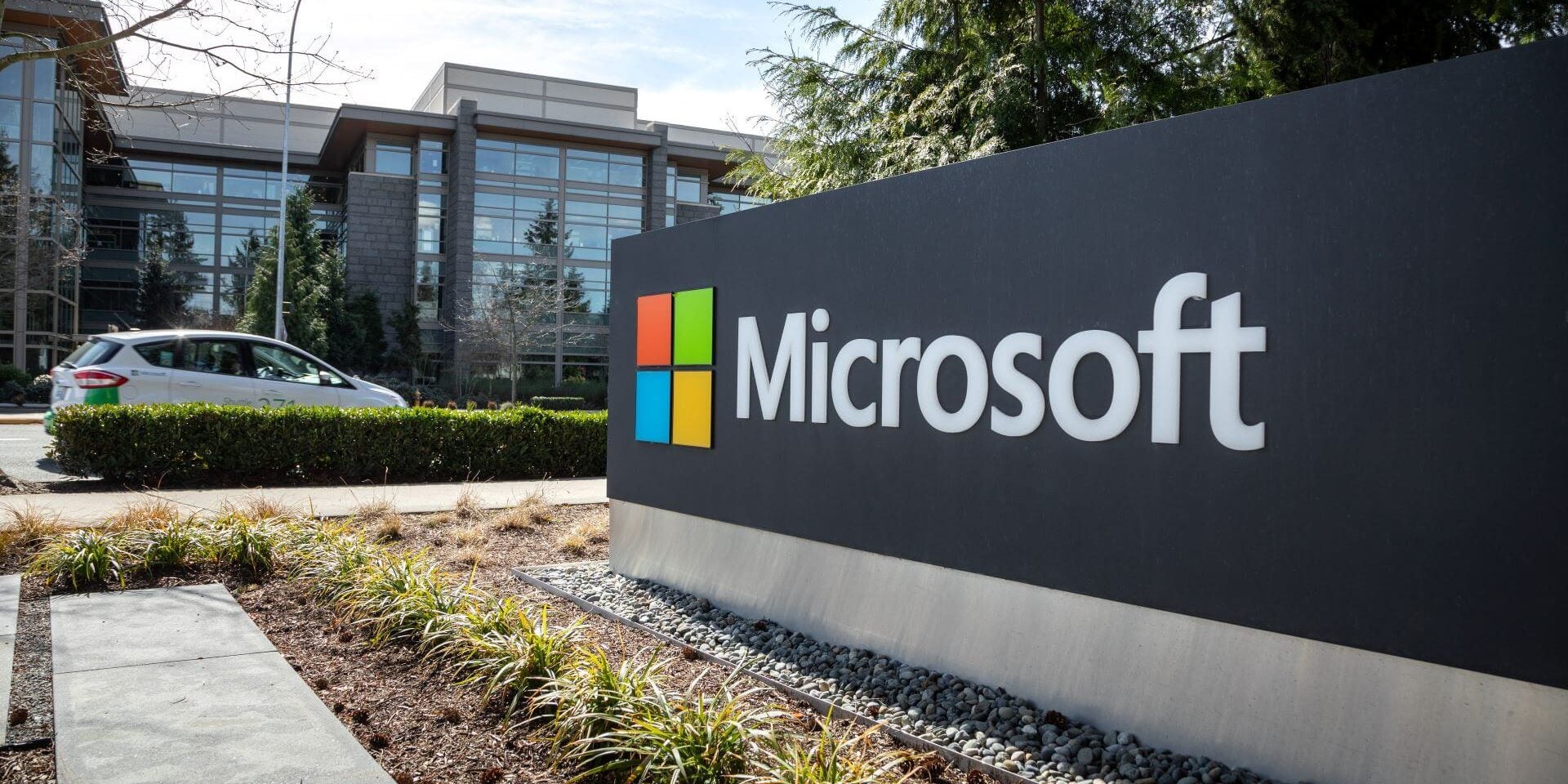 Microsoft ra quyết định tăng lương thưởng cho nhân viên
