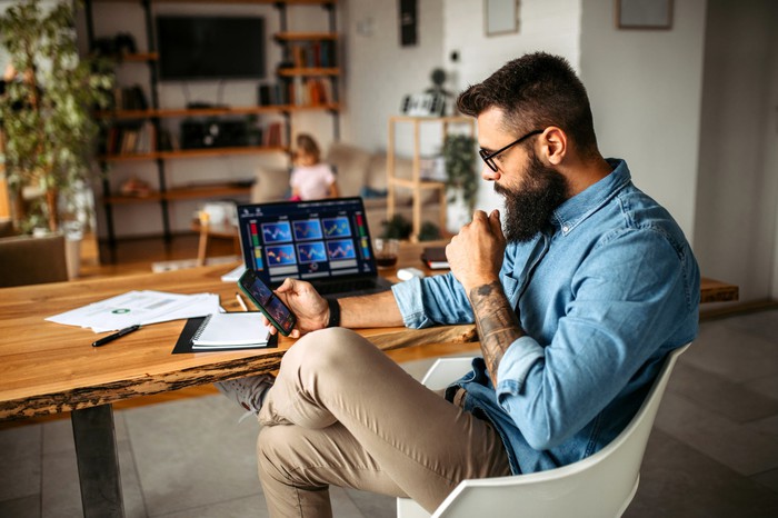 Bạn có 3.000 USD? Sau đây là 3 cổ phiếu bạn nên mua và nắm giữ trong dài hạn