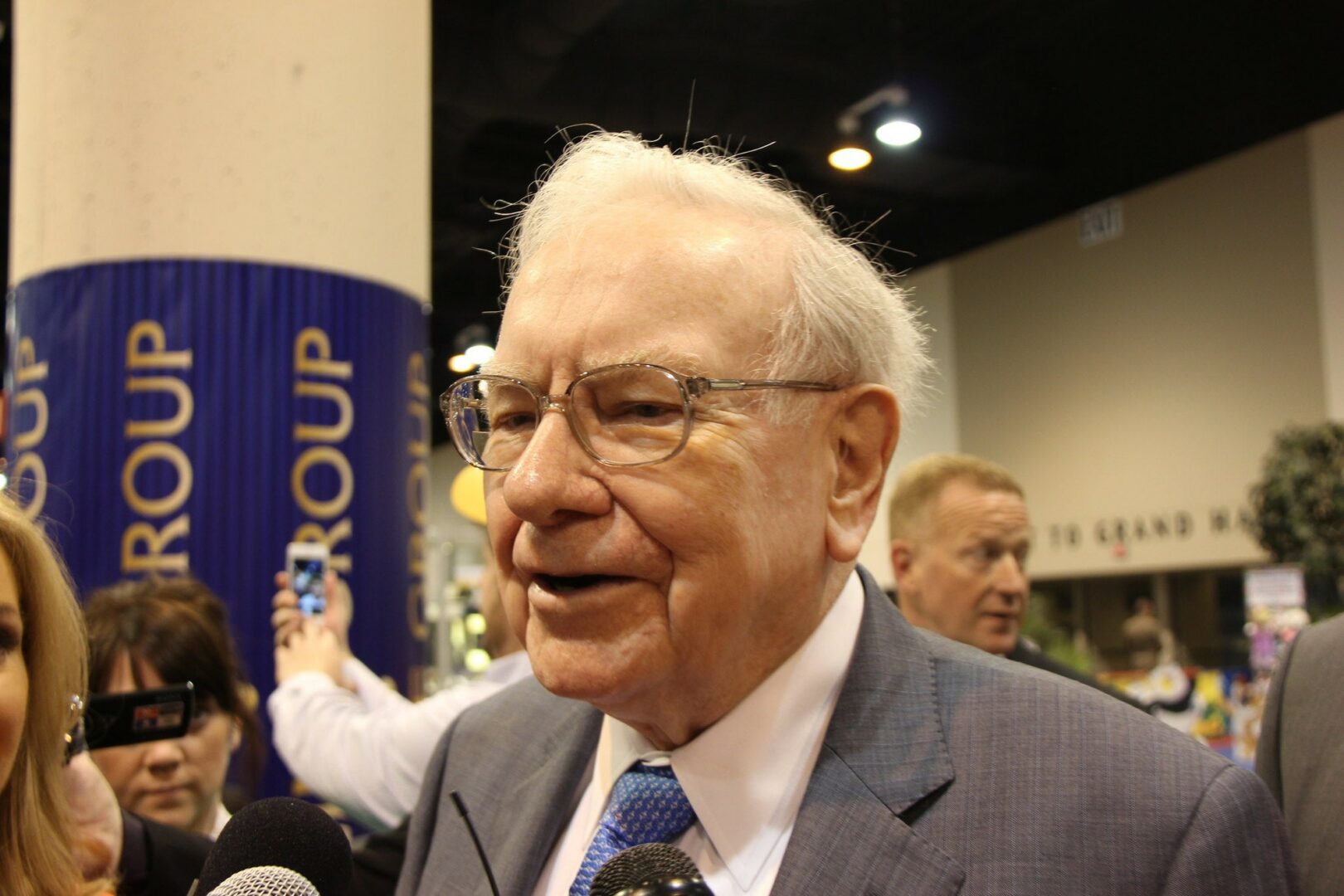Hoang mang trước thị trường chứng khoán “rực lửa”? 3 bài học sau đây từ Warren Buffett sẽ có ích cho các nhà đầu tư F0