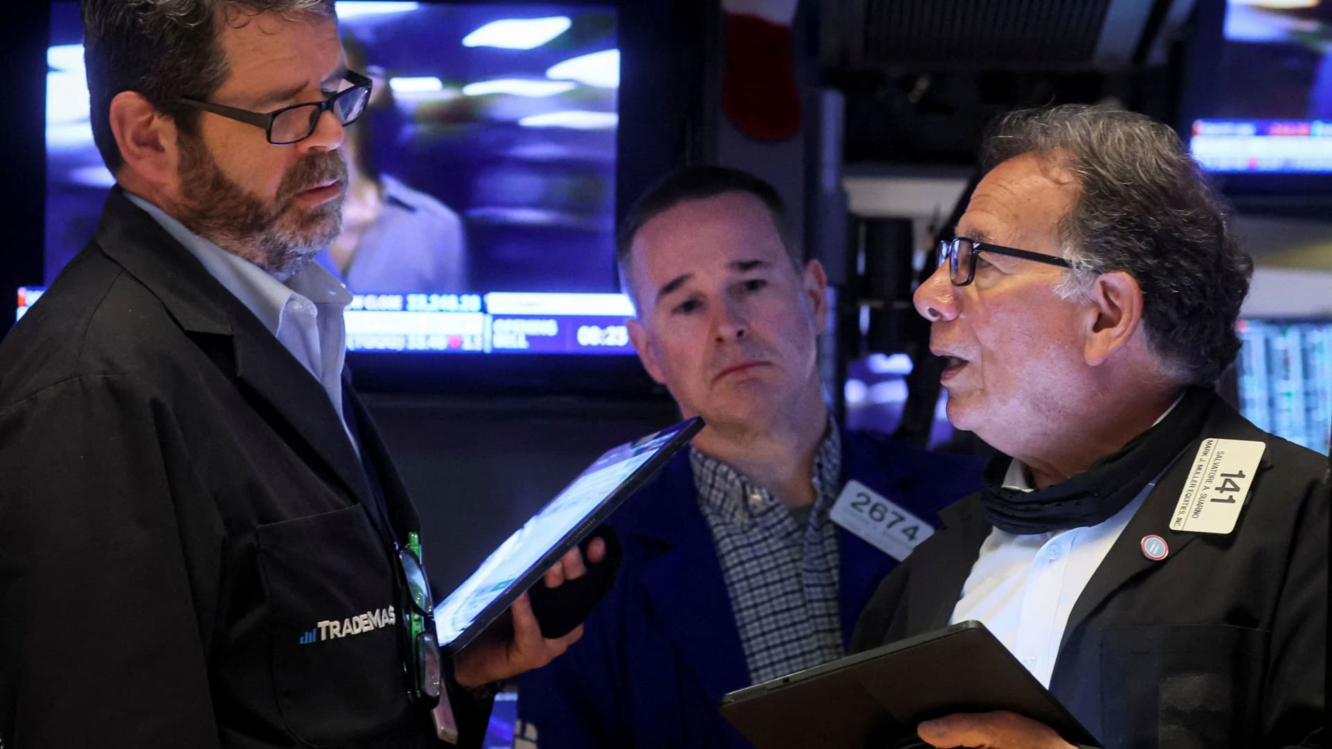 Dow Jones tăng hơn 300 điểm vào đầu phiên
