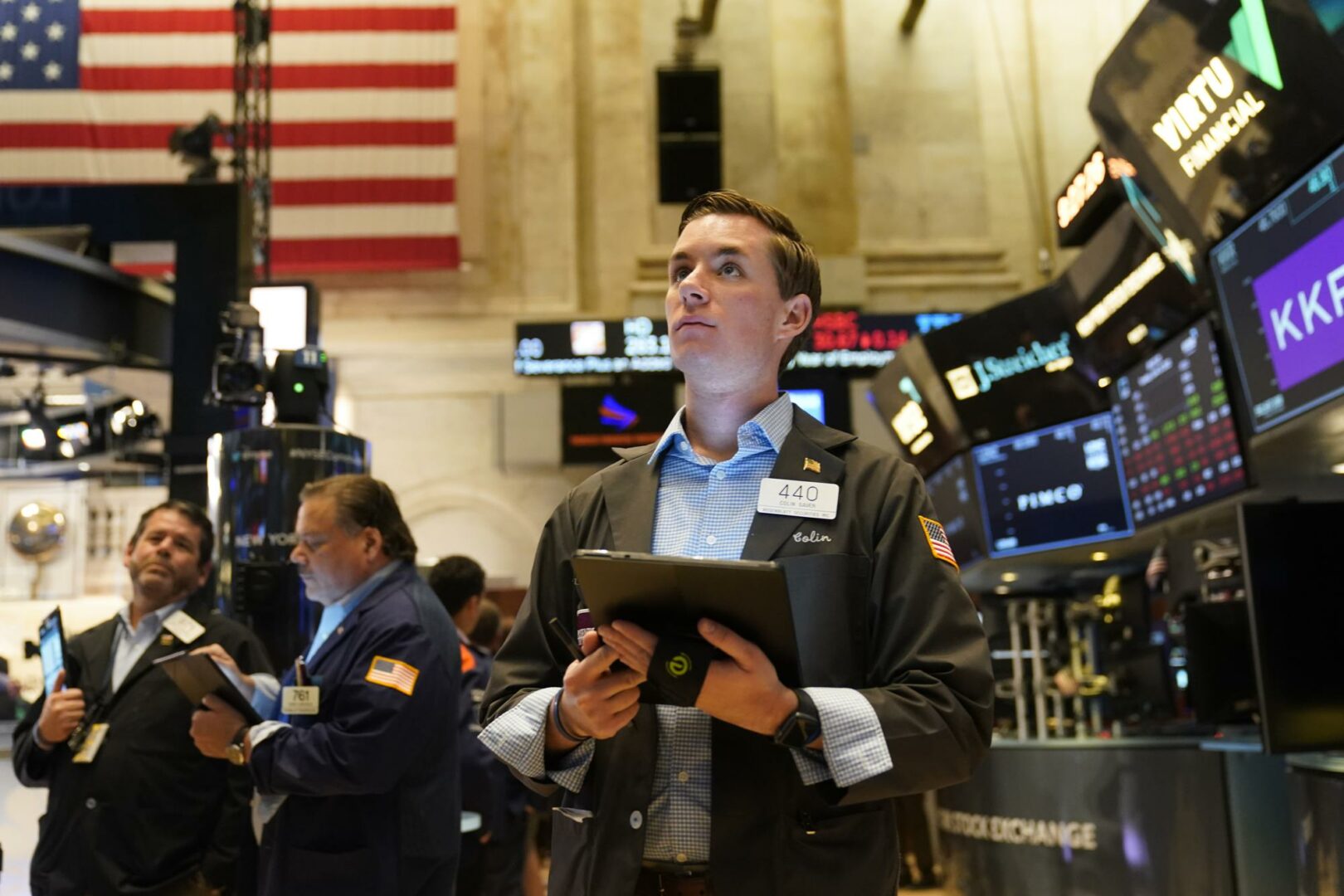 Nasdaq Composite lên hơn 10000 điểm, S&P 500 giảm 5 phiên liên tiếp