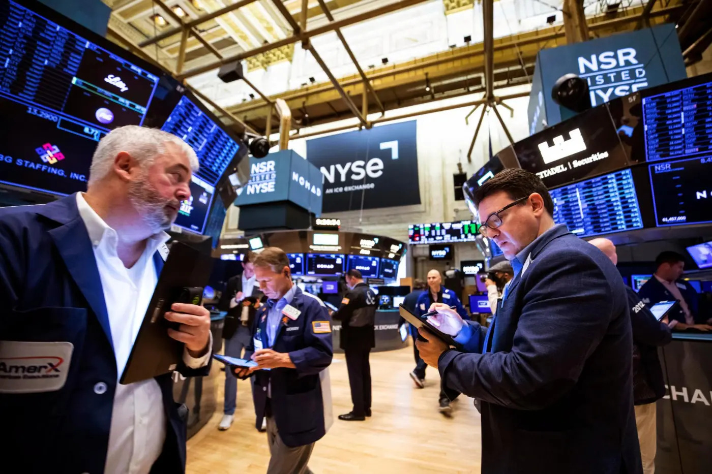 Dow Jones tăng hơn 190 điểm, S&P 500 lên gần 1%