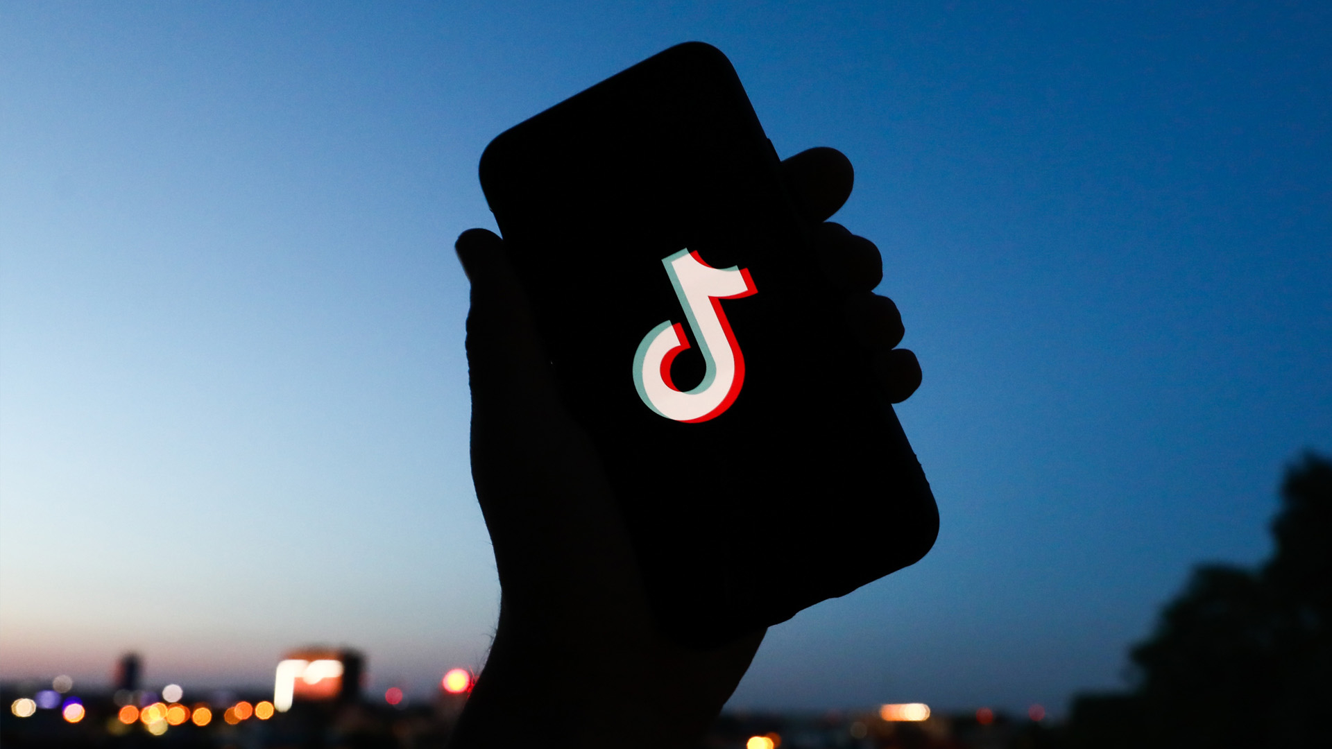 Sóng gió ập đến với cổ phiếu mạng xã hội, "tội đồ" là TikTok?