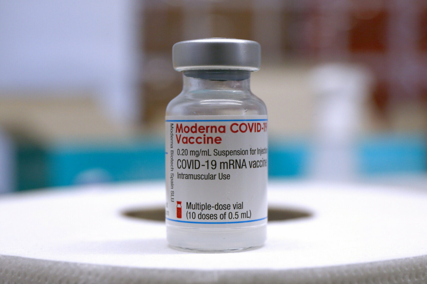 Moderna hoãn ngày giao vaccine ngừa COVID-19 cho EU