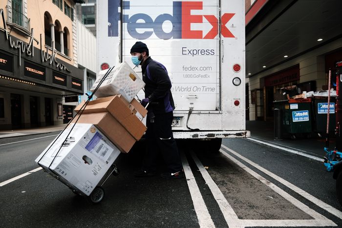 FedEx vừa tăng cổ tức, cổ phiếu tăng vọt. Có phải “ngày mới đang ló dạng”?