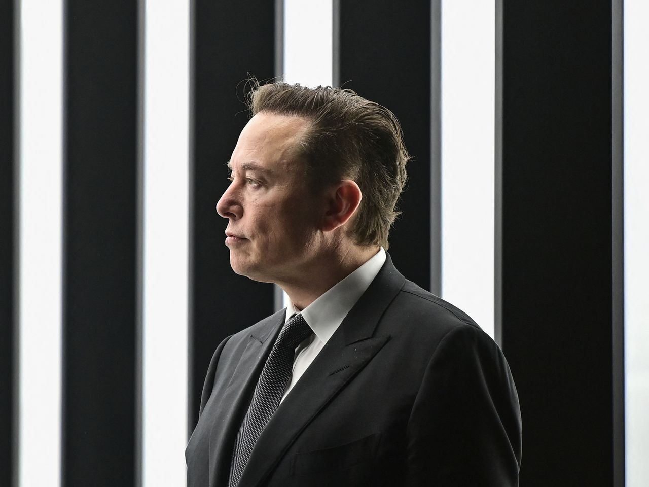 Elon Musk có thể “quay xe” trong thỏa thuận mua Twitter; cổ phiếu Tesla tăng vọt