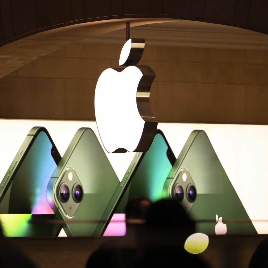 Doanh số Mac và phần cứng khác của Apple có thể chậm lại; cổ phiếu đang giảm