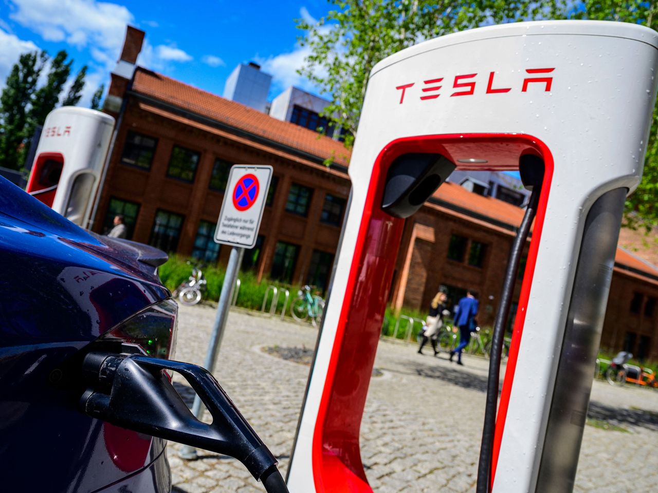 Tesla gặp vấn đề về ‘dòng tiền tự do’? Có ảnh hưởng gì đến cổ phiếu?