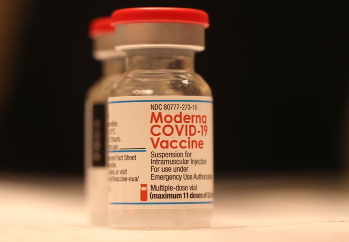 Ủy ban cố vấn FDA gật đầu – cổ phiếu Moderna có đáng mua?