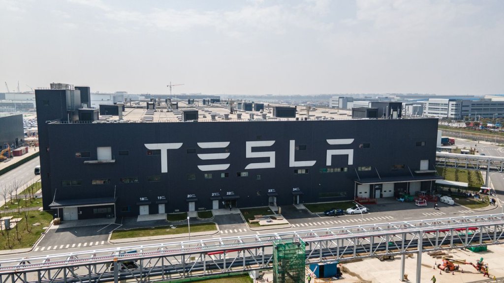 Cổ phiếu Tesla đang bị bán tháo hay là cơ hội mua "chỉ có một trong đời"?