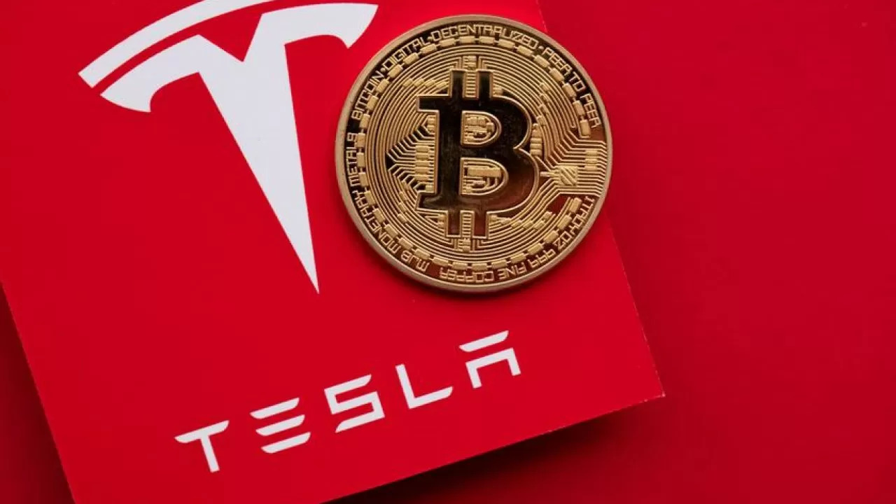 Tesla "bay hơi" khoảng 600 triệu USD vì ảnh hưởng của Bitcoin