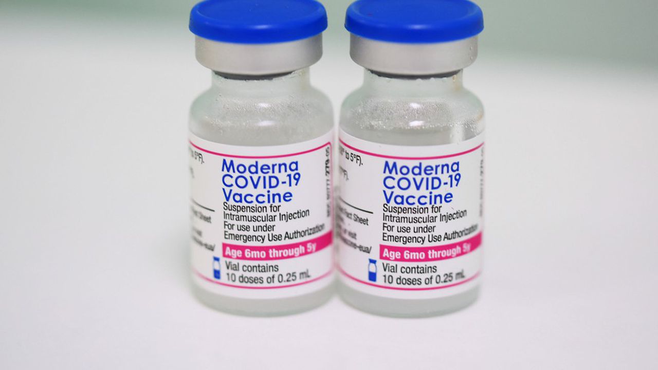 Moderna đẩy nhanh tốc độ sản xuất vaccine chống biến thể Omicron