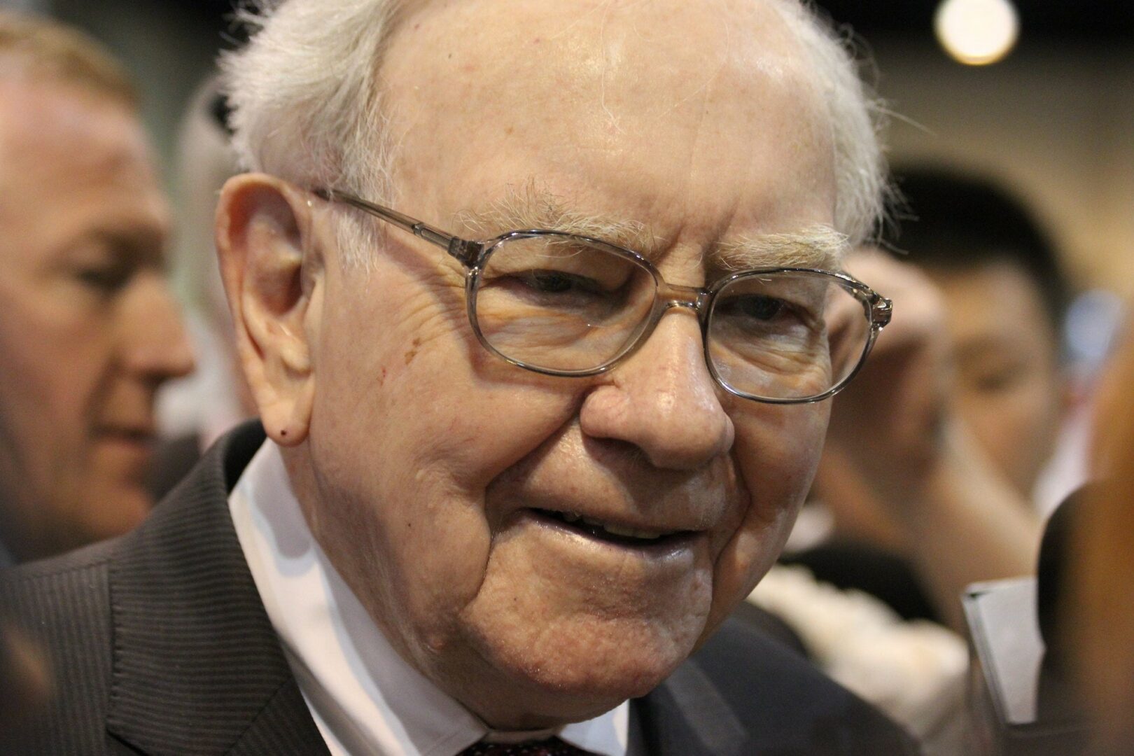 Giảm lần lượt 65% và 92%, 2 cổ phiếu “chuẩn” Warren Buffett nên mua ngay bây giờ