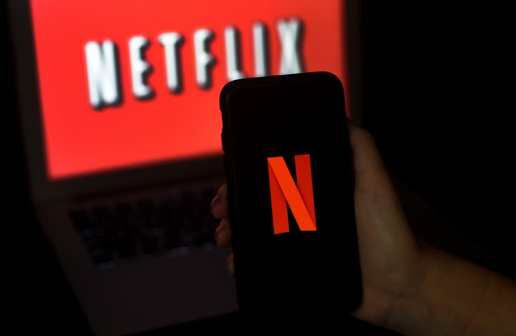 Dow giảm 80 điểm; Netflix dự đoán tăng trưởng người đăng ký