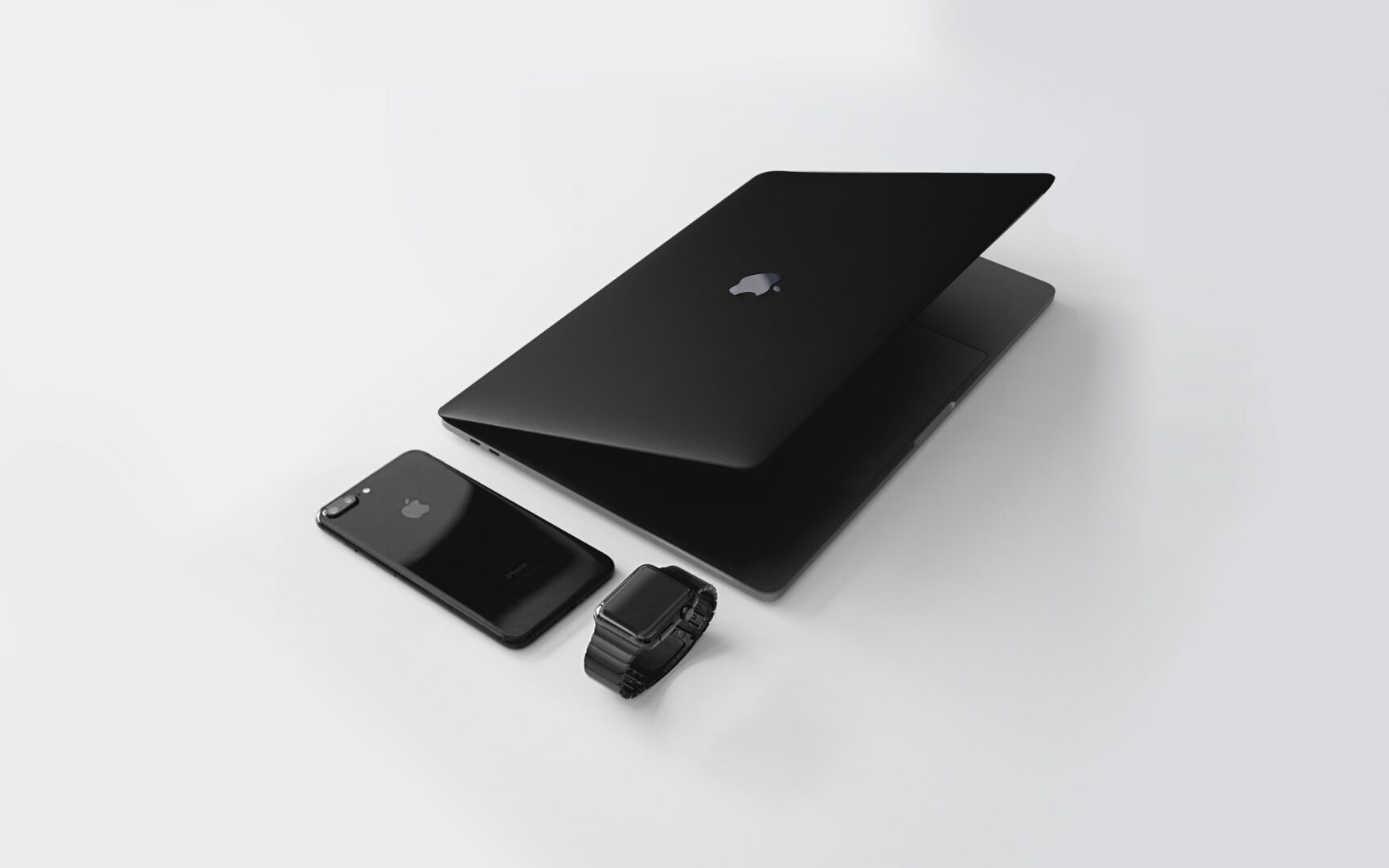 Mãi o bế với Mac, Apple cho iPhone "ra rìa"