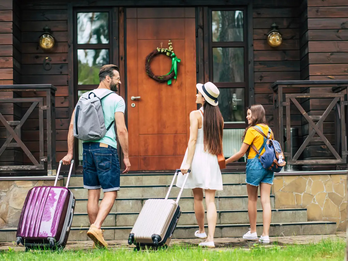 Cổ phiếu Airbnb có đáng mua sau khi giảm 45% trong năm 2022? Hãy cùng xem qua luận điểm của Phe bò và Phe gấu