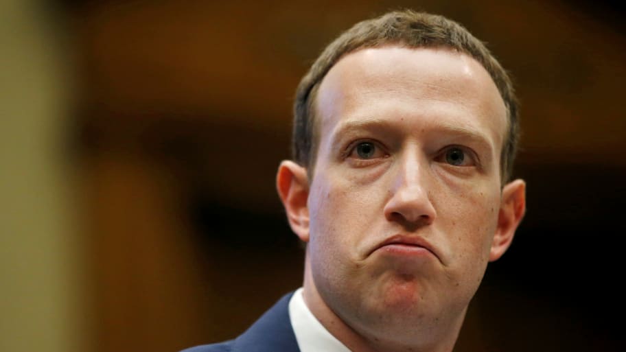 Đế chế bất ổn của Mark Zuckerberg: Không kiếm được tiền ngoài quảng cáo, sắp bán WhatApp dù từng mua với giá "trên trời"
