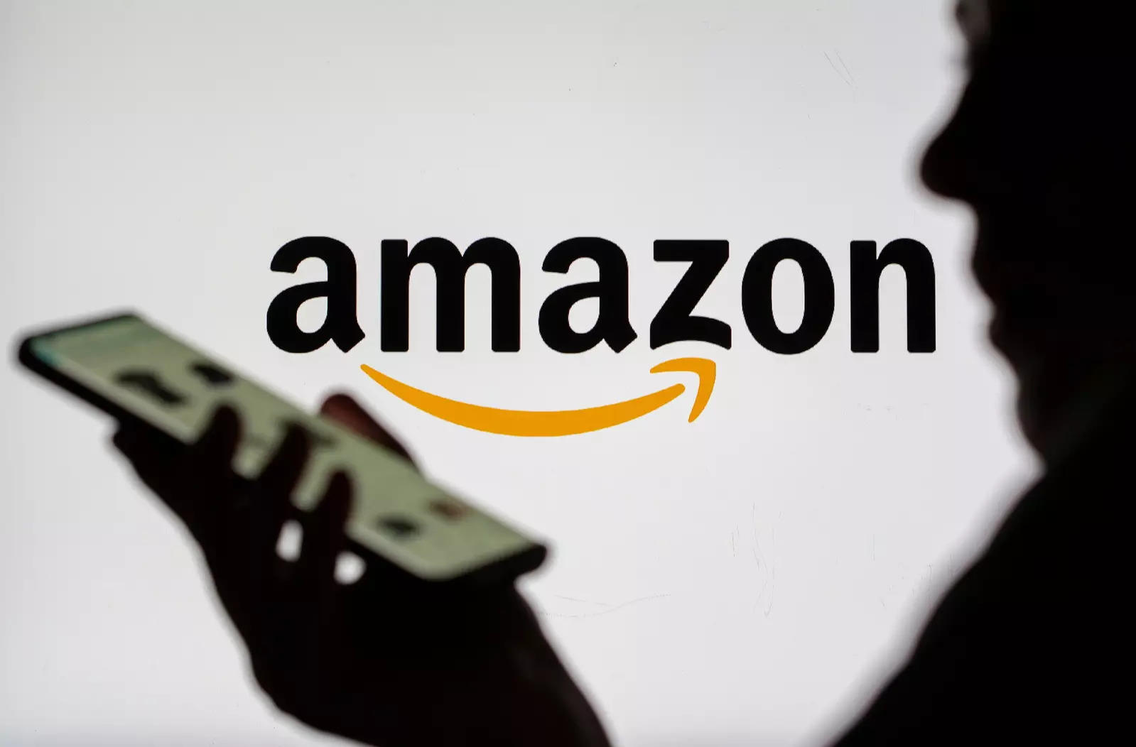 Amazon: tăng phí 43%, gây sốc với khách hàng châu Âu