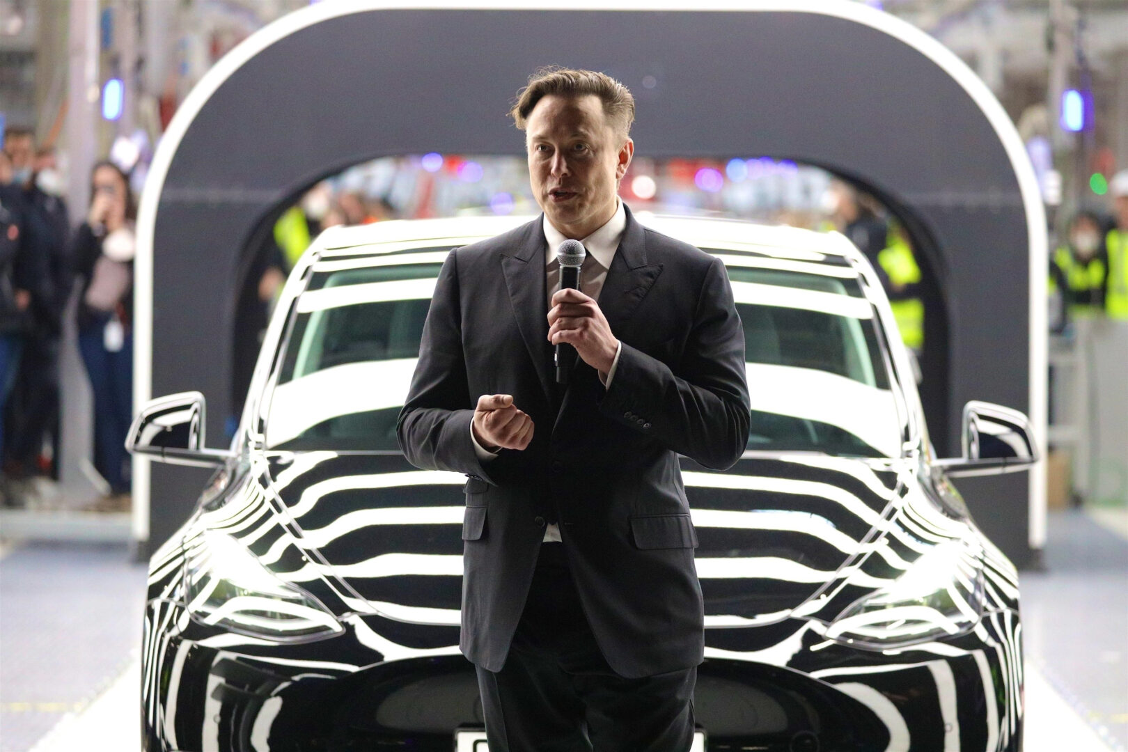 Ác mộng chưa thấy hồi kết của Elon Musk: Đức tuýt còi lỗi phần mềm trên xe Tesla, 59.000 phương tiện bị ảnh hưởng