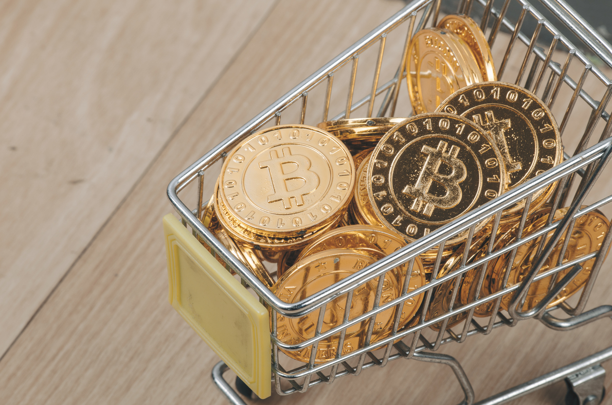 Bitcoin và các altcoin nhuộm trong sắc xanh
