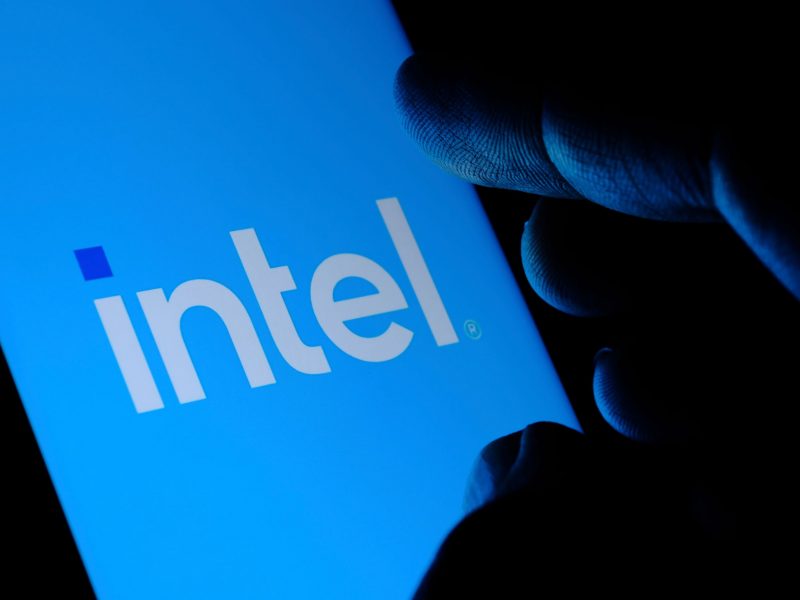 Cổ phiếu Intel biến động khi Quốc hội Mỹ tranh luận về dự luật chip bán dẫn