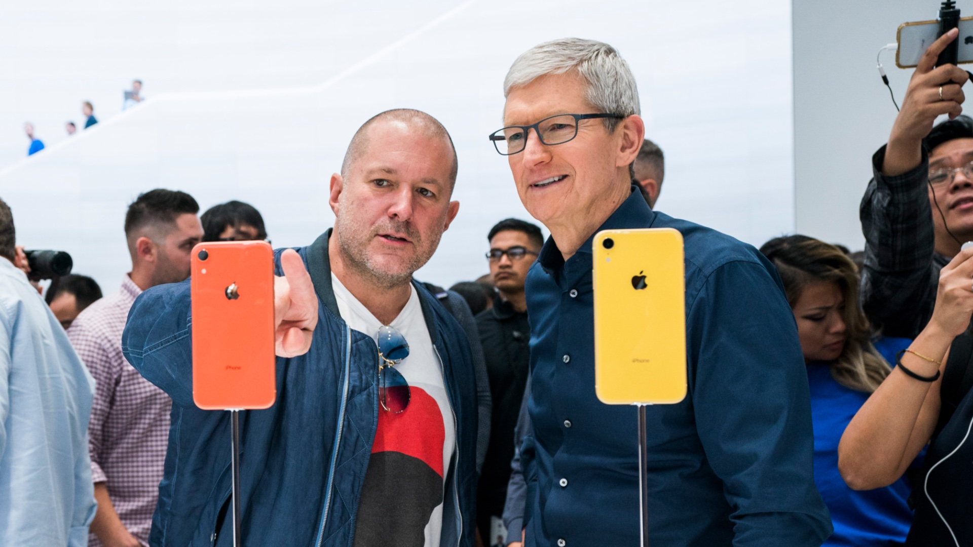 Apple và huyền thoại thiết kế Jony Ive không còn chung hướng