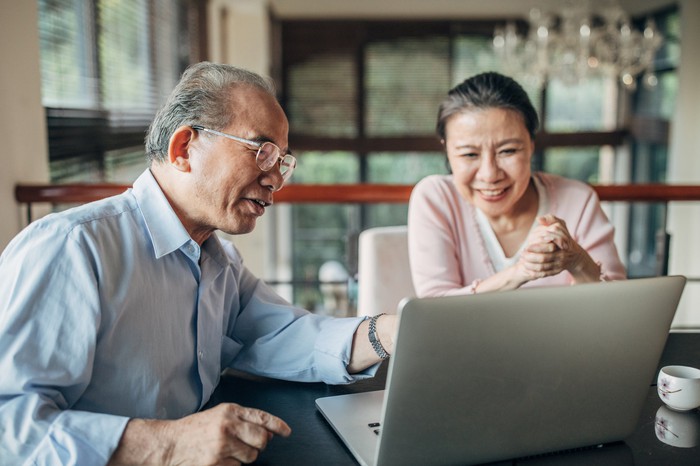 Tỷ suất cổ tức ít nhất 4,1%, 2 cổ phiếu "con cưng" của Buffett này có đáng mua ngay?