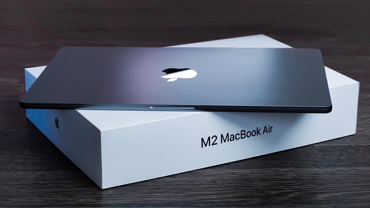 Apple lần đầu tiên có Watch và MacBook made in Việt Nam