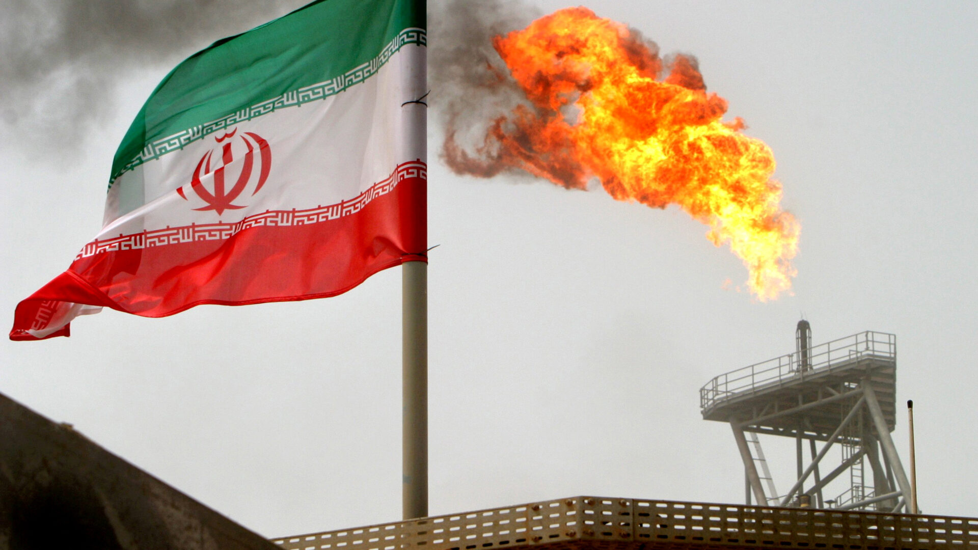 Tin nóng 26/08/2022 - Dầu giảm trước khả năng Iran xuất khẩu, lãi suất tăng