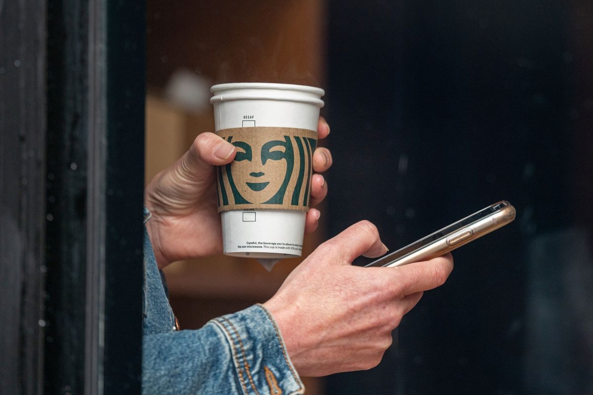Starbucks vừa cho nhà đầu tư 8 tỷ lý do để mua cổ phiếu