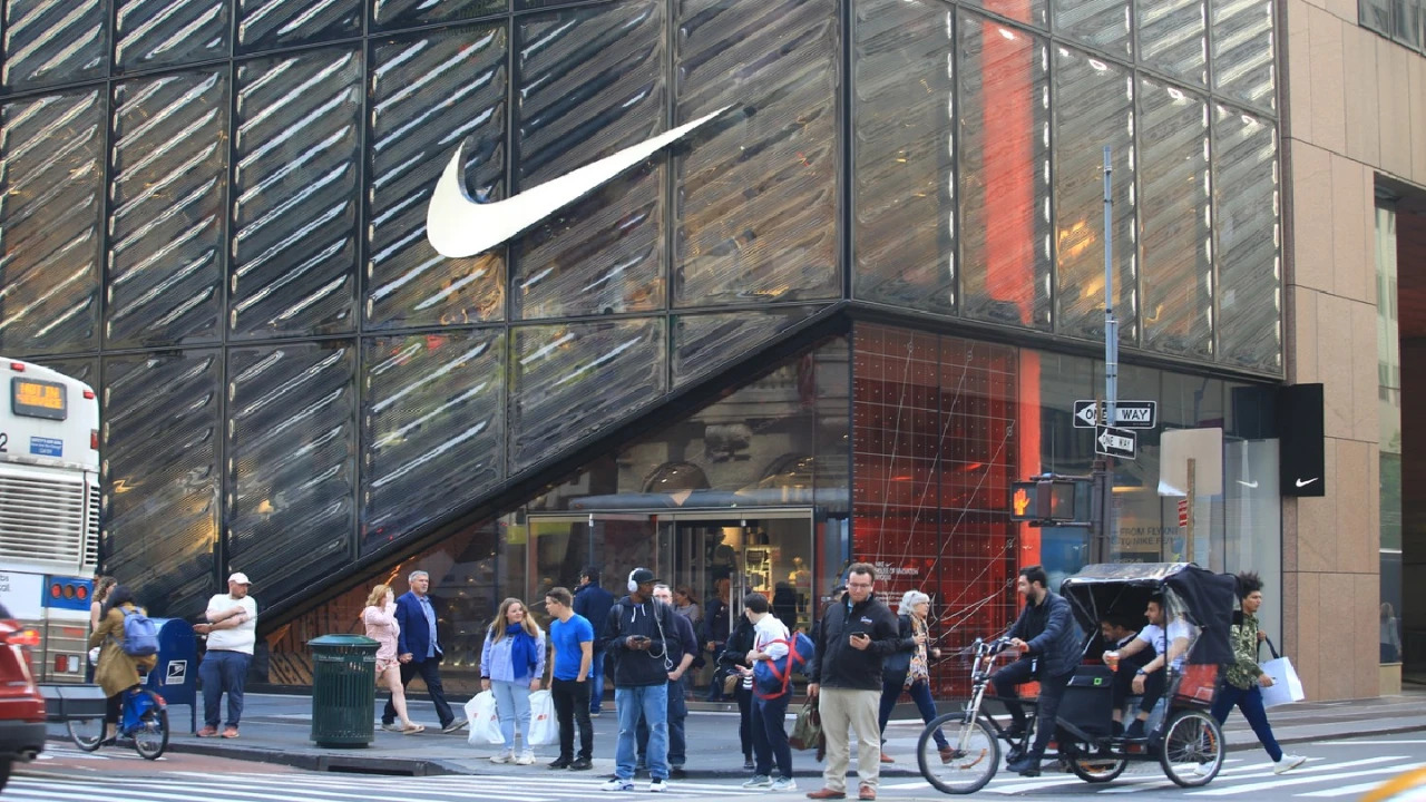 Gã khổng lồ thời trang thể thao Nike với bài toán hàng tồn kho
