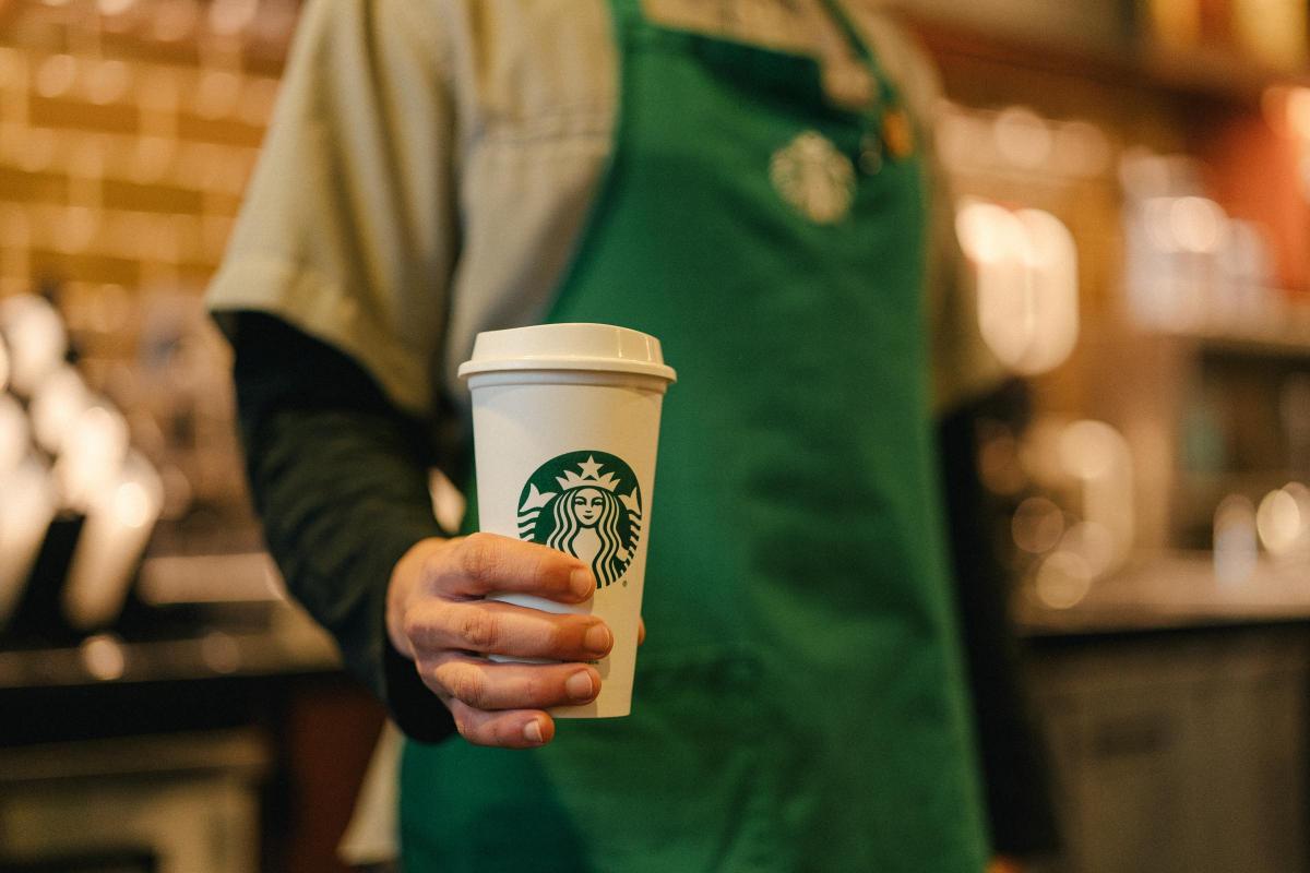 Hãy cẩn thận: Cổ phiếu Starbucks có thể đang âm thầm giết chết danh mục đầu tư của bạn