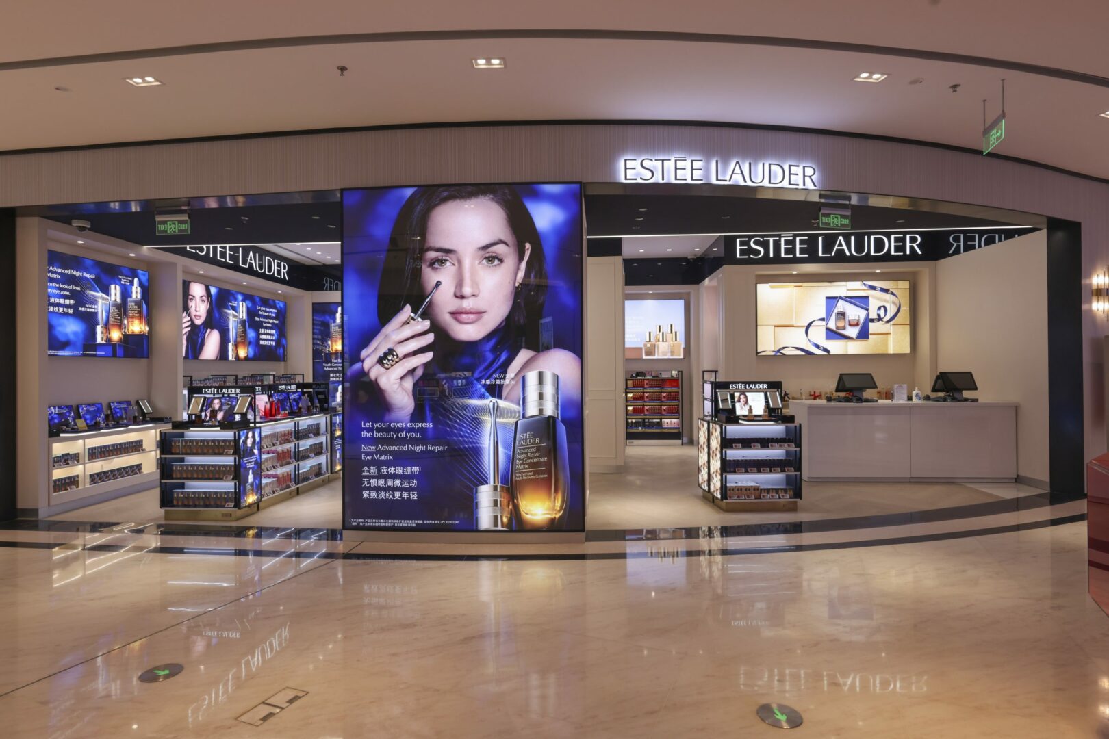 Cổ phiếu Estee Lauder: tăng 17,5% trong ba tháng, vượt mức tăng trưởng 14,3% của toàn ngành