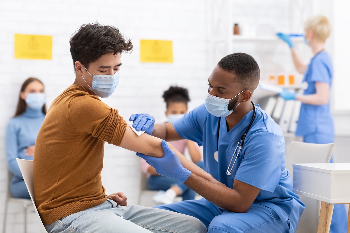 Phân tích thị trường: Liệu mũi tiêm nhắc đợt này có đẩy 3 cổ phiếu vắc-xin này trở lại đỉnh cao?