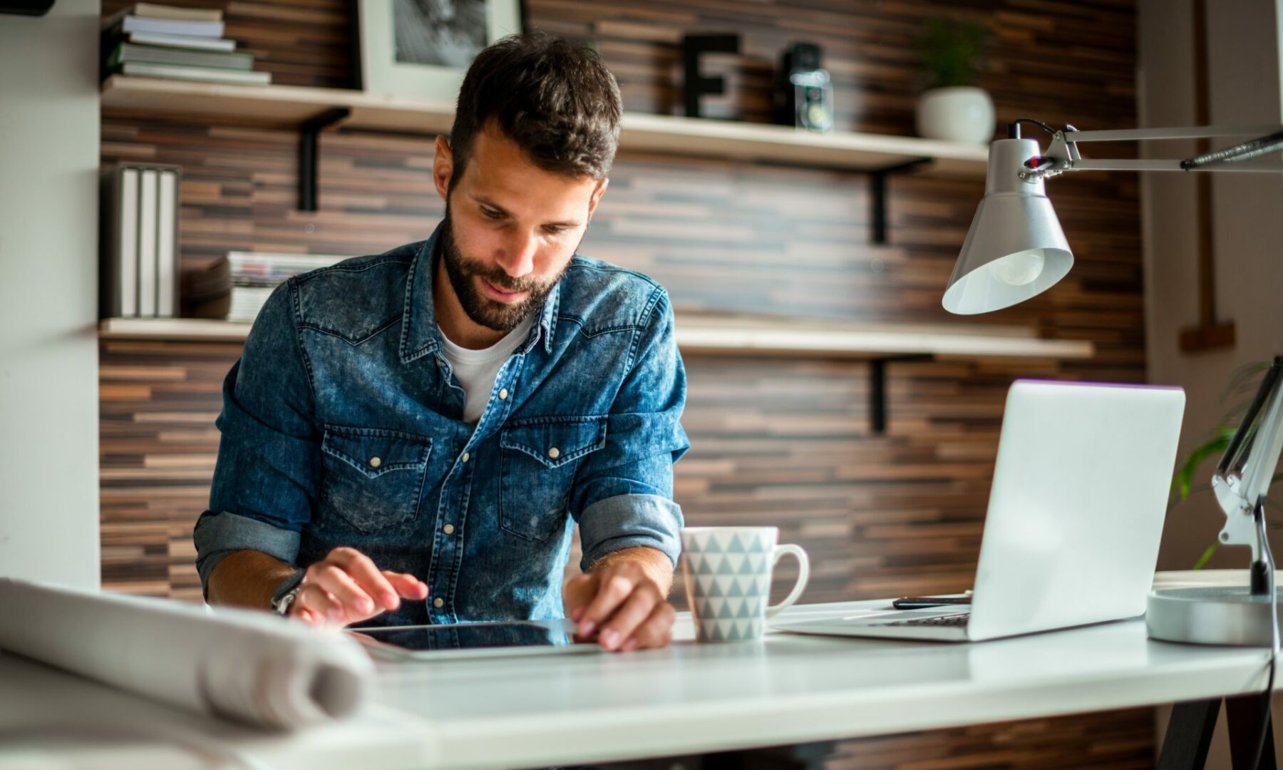 Doanh thu tăng nhưng thu nhập giảm: chuyện gì đang xảy ra với ông Vua Cổ tức này?