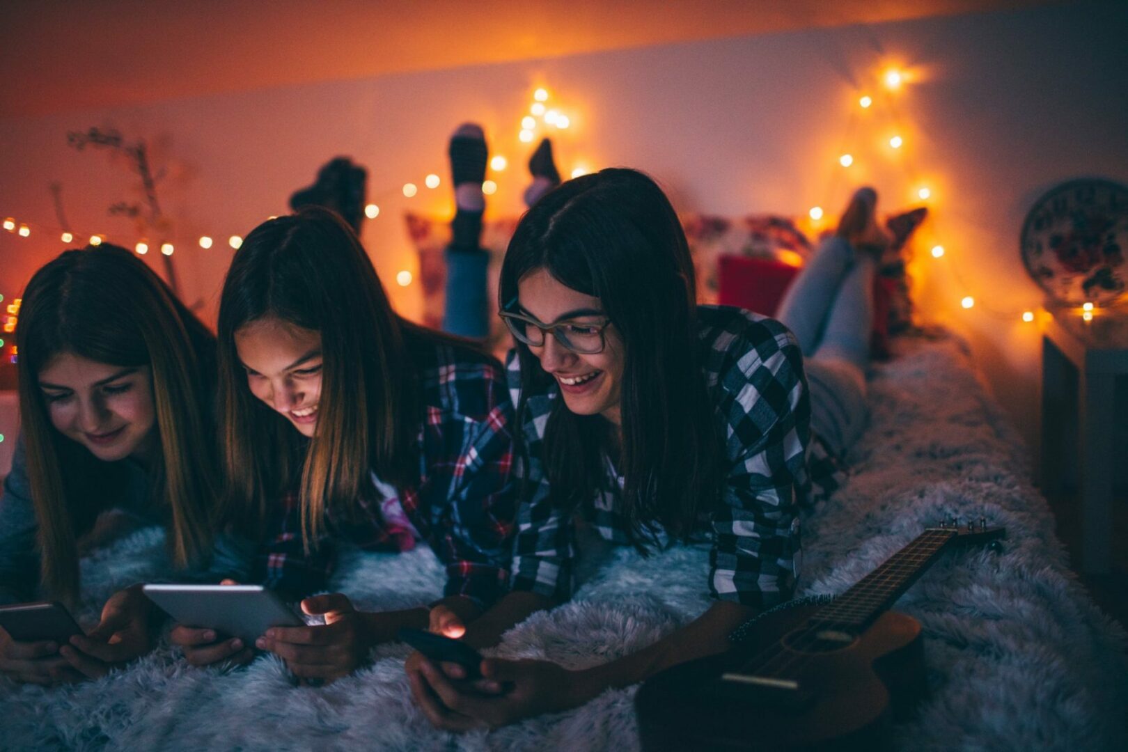Cổ phiếu Netflix giảm gần 60% từ đầu năm đến nay, nhà đầu tư nên hành động thế nào?