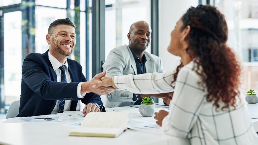Thời kỳ lạm phát nên đầu tư cổ phiếu nào?