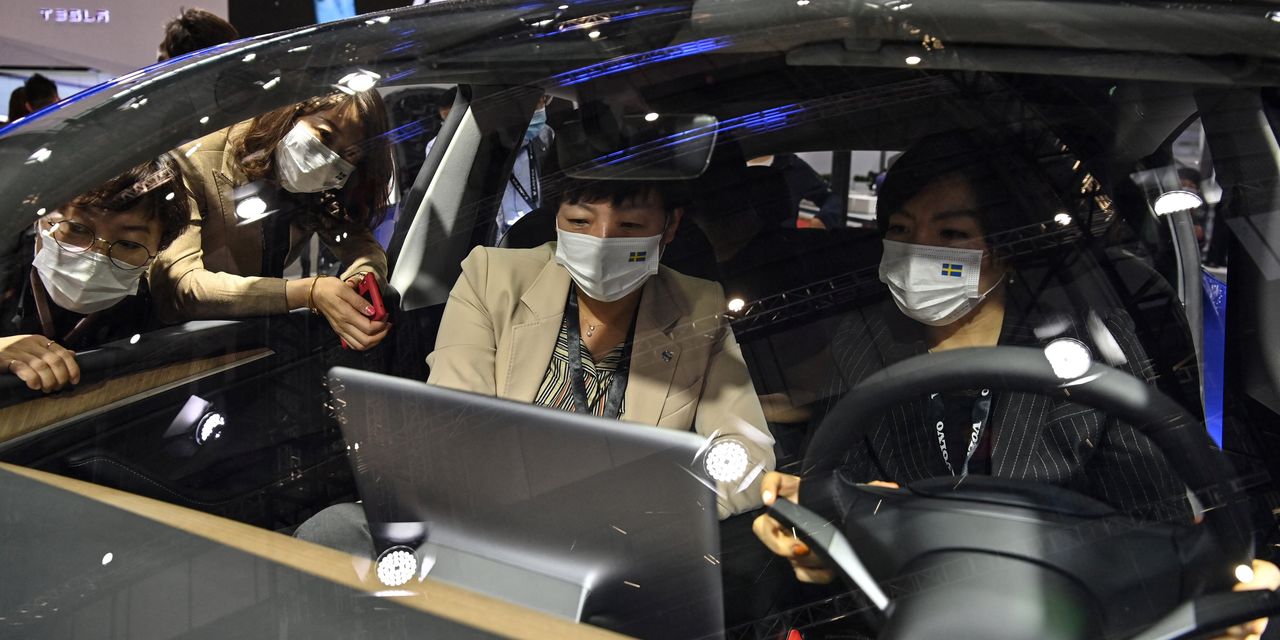 Cổ phiếu Tesla đã giảm 0,37%, công ty chịu ảnh hưởng do nguồn cung linh kiện đang hiếm dần